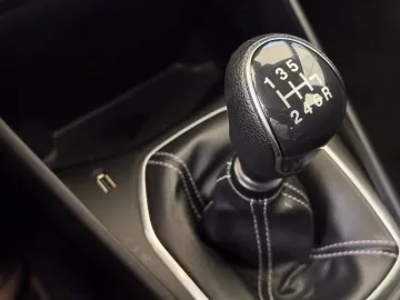 Car image 25