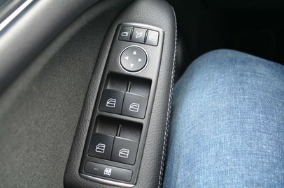 Car image 35