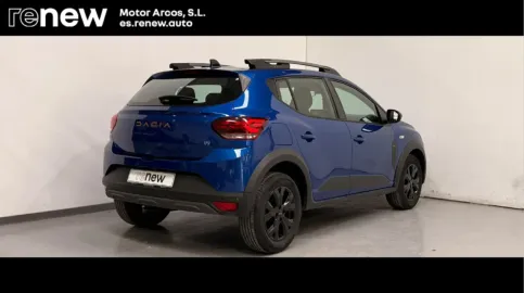 Car image 3
