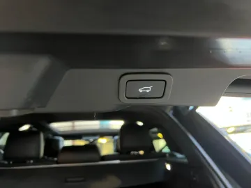 Car image 40