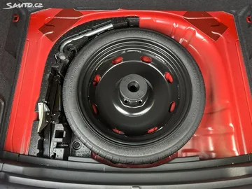 Car image 24