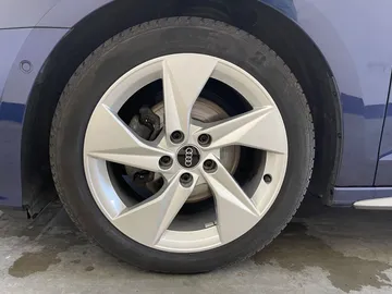 Car image 27