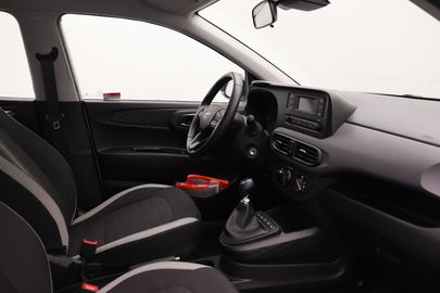 Car image 14