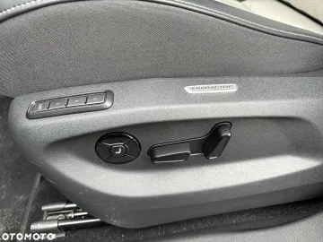 Car image 40