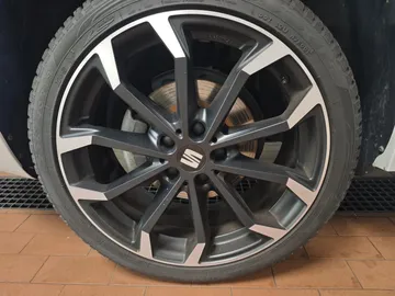 Car image 25