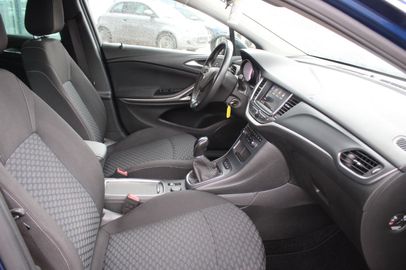 Car image 9