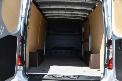 Car image 36