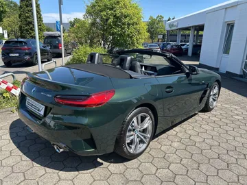 Car image 19