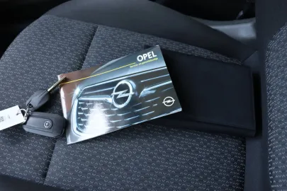 Car image 30