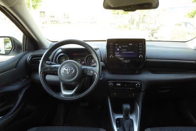 Car image 13