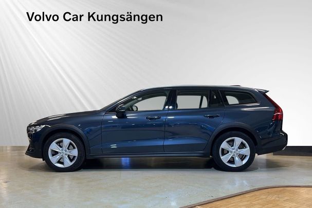 Volvo V60 Cross Country D4 AWD 141 kW image number 4