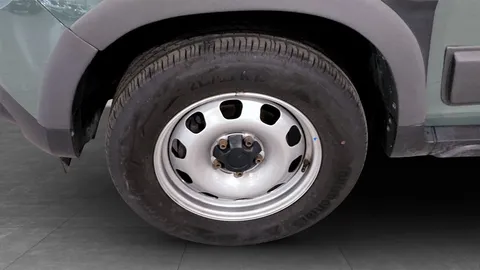 Car image 9