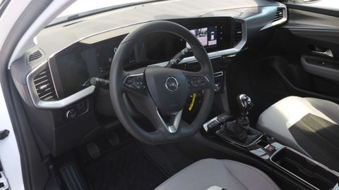 Car image 14