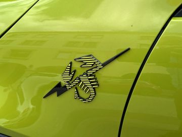 Car image 17
