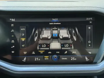 Car image 40