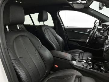 Car image 32