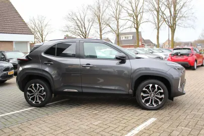 Car image 2