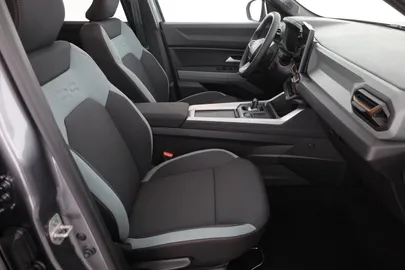 Car image 32
