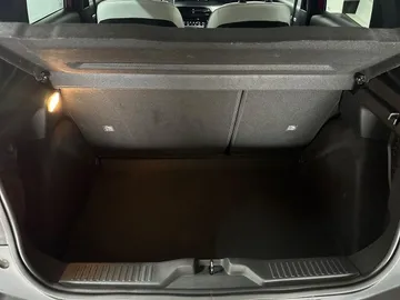 Car image 28