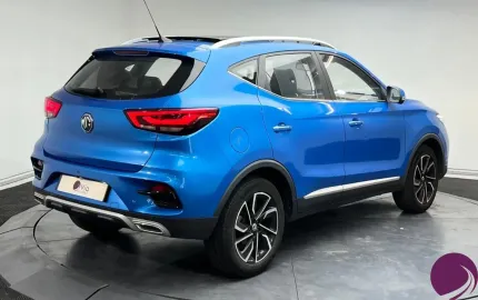 Car image 4