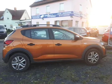 Car image 3