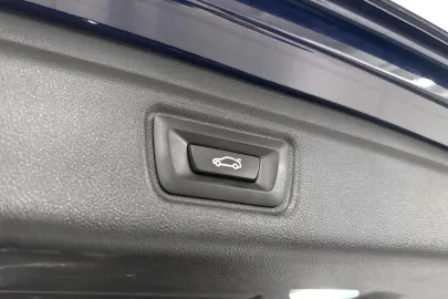 Car image 32