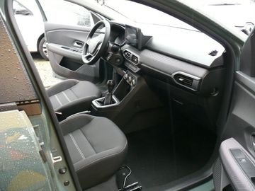 Car image 19