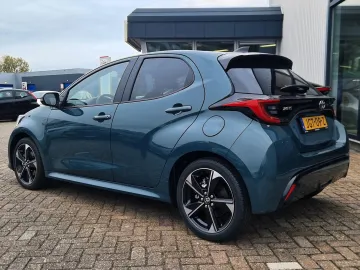 Car image 4