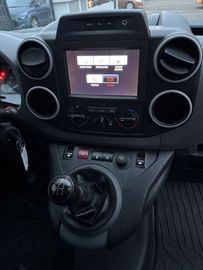 Car image 26