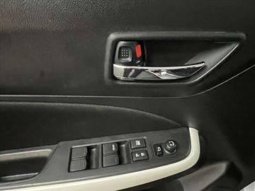 Car image 32