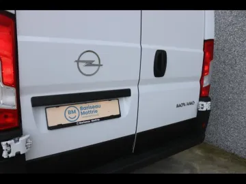 Car image 32
