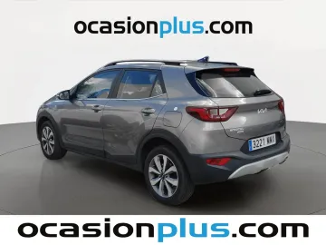 Car image 4