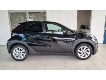 Car image 4