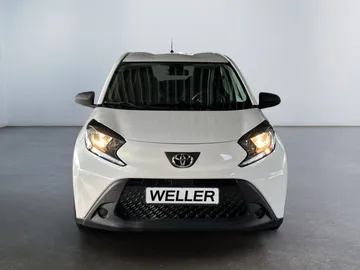 Car image 3
