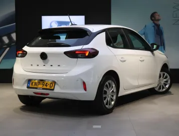 Car image 3