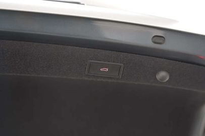 Car image 36