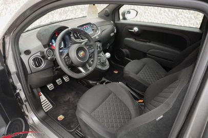 Car image 11