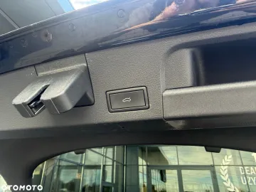 Car image 34