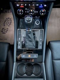 Car image 37