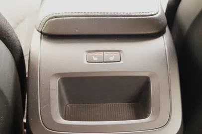 Car image 33