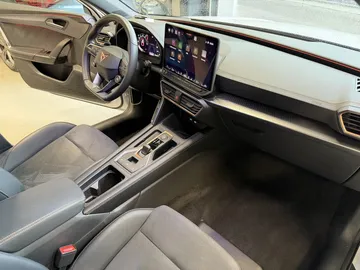 Car image 30