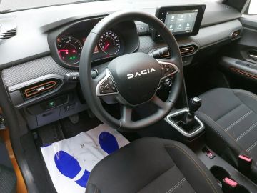 Car image 11