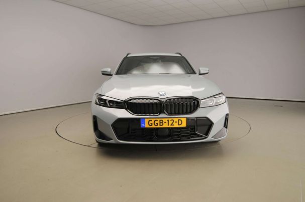 BMW 330 Touring xDrive 185 kW image number 2