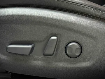 Car image 38