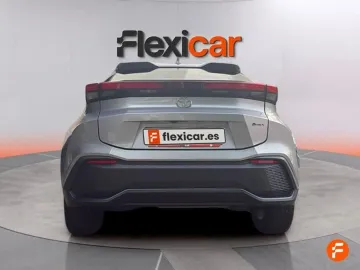 Car image 4