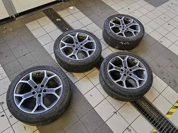 Car image 10