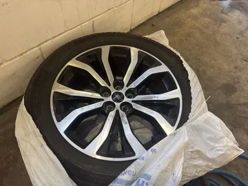 Car image 19