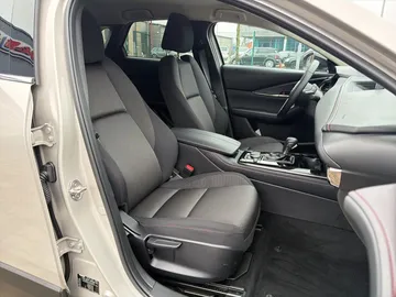 Car image 24