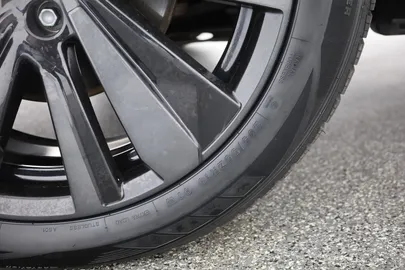 Car image 36