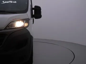Car image 27